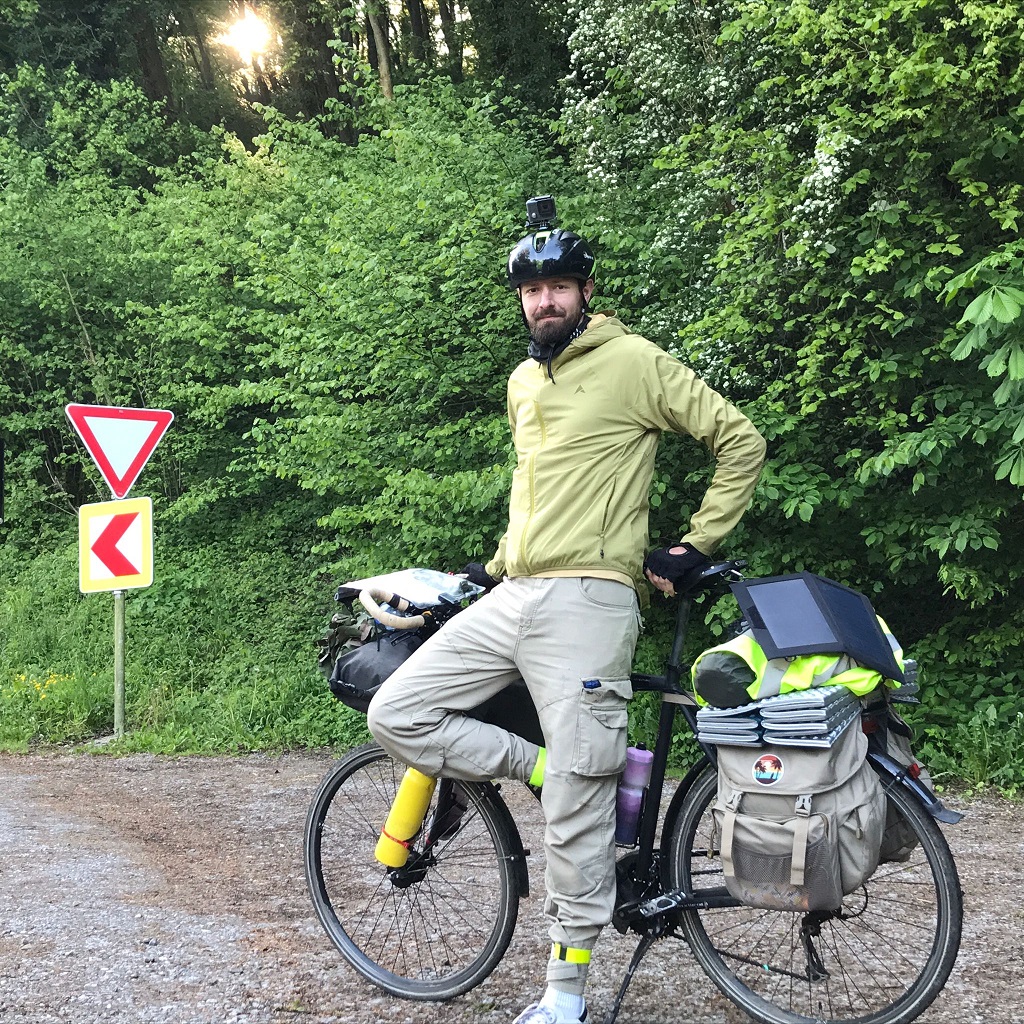 Viktor Volarić-Horvat stigao iz Londona biciklom u Karlovac