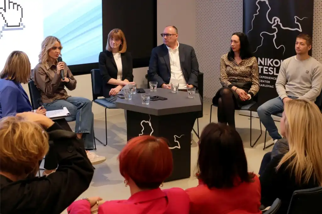 Predstavljen projekt #nijeOK Županije karlovačke i Udruge Carpe diem protiv nasilja na mrežama