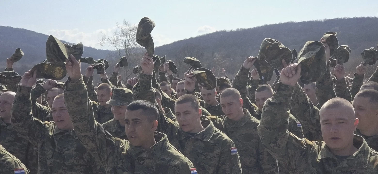 Prvi naraštaj ročnika u sklopu temeljnog vojnog osposobljavanja prisegnuo u Slunju